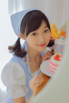 美女尿急